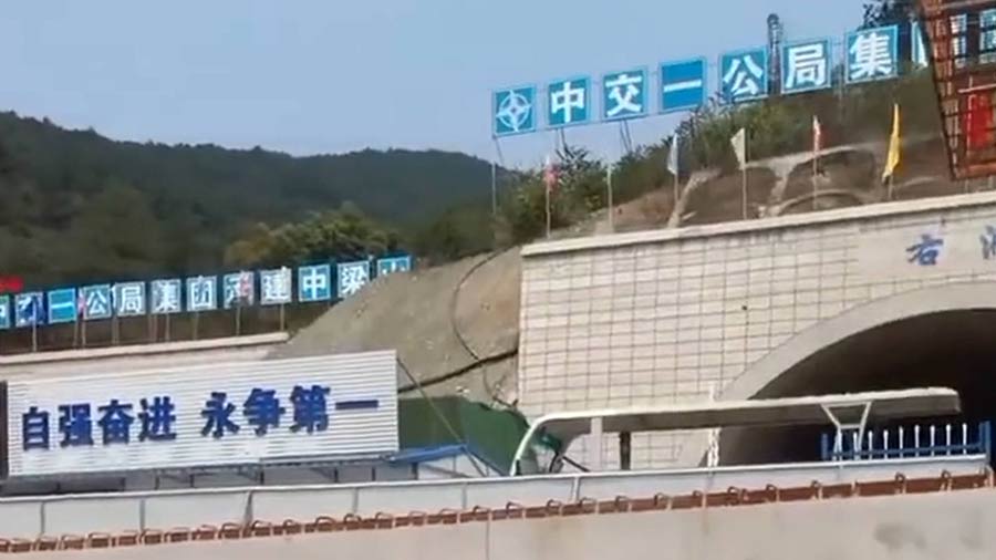 HC高速液壓夯實機在中交一公局集團承建的渝武高速中梁山隧道項目中對路基進行夯實處理